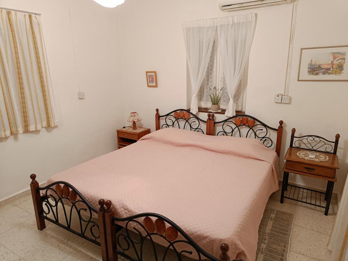 The Grapevine Guest House Paphos Exteriör bild